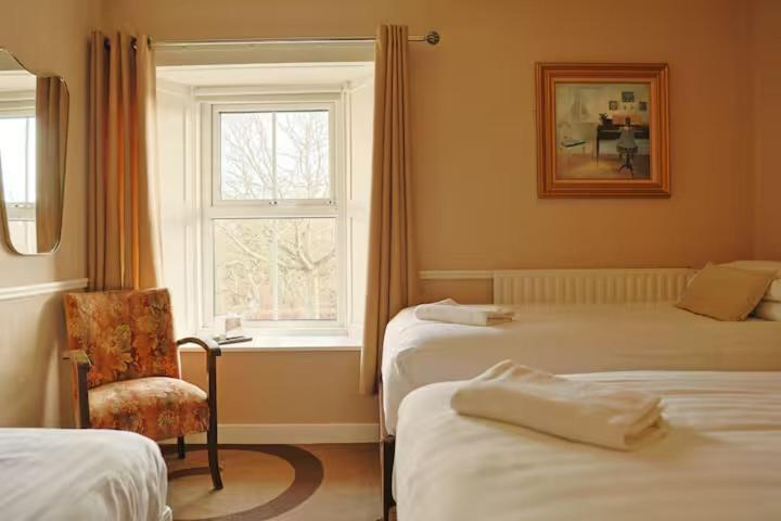 Fitz Of Inch Hotel Страдбали Екстериор снимка